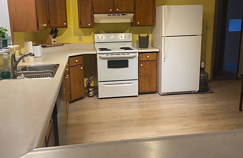 Kingsville Cottage | “Chase the Sunshine”. Never pay a cleaning fee!