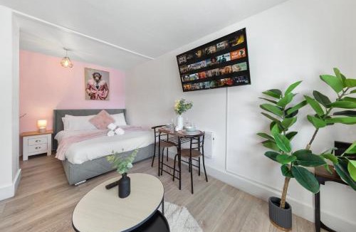Chelmsford Apartment | Chelmsford City Bungalow With Private Parking