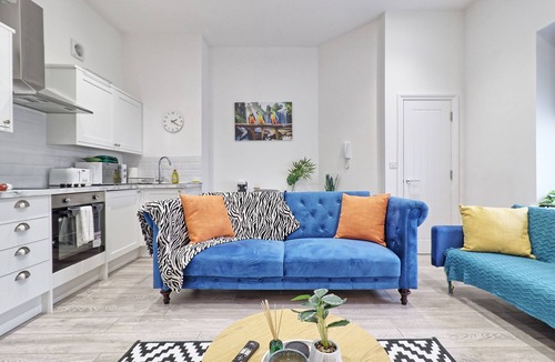 Chelmsford Apartment | Chelmsford Ground Floor Apartment. Next To The City Centre With Wifi & Parking