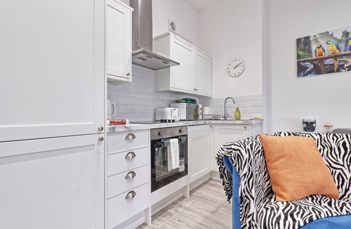 Chelmsford Apartment | Chelmsford Ground Floor Apartment. Next To The City Centre With Wifi & Parking