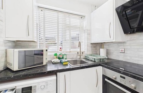 Chelmsford House | Chelmsford Studio Apartment | Free Parking
