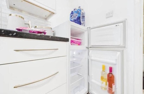 Chelmsford House | Chelmsford Studio Apartment | Free Parking