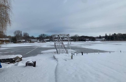 Selwyn House | Chemong Lake Waterfront Cottage☆privateboatlaunch