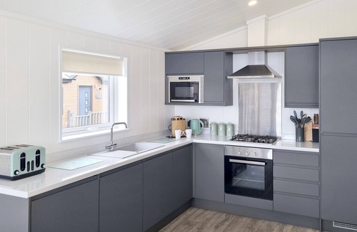 Fitling Cottage | Cherry Blossom 48 - UK50712