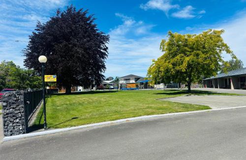 Springlands Hotel | Cherylea Motel