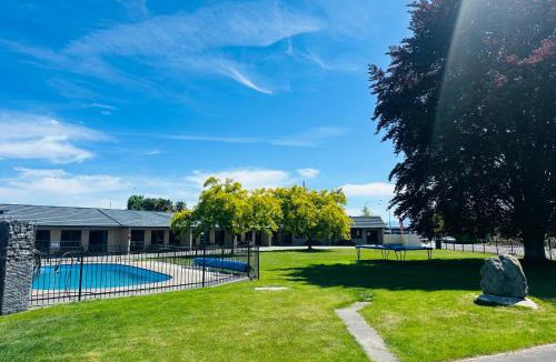 Springlands Hotel | Cherylea Motel