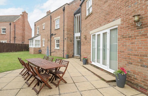 Barrow Cottage | CHESTNUT GRANGE, pet friendly, with hot tub in Barrow, Suffolk