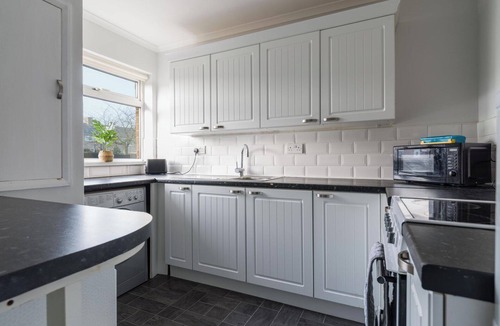 Hirst House | Chestnut House - Sleeps 4 - Pet friendly - Parking