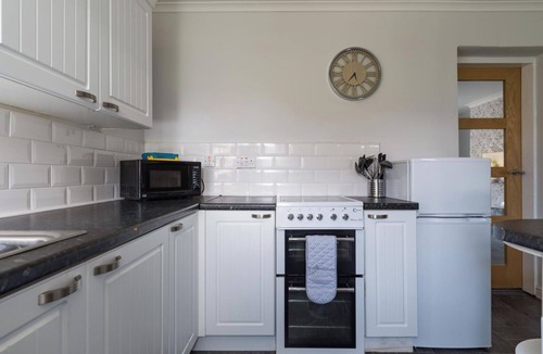 Hirst House | Chestnut House - Sleeps 4 - Pet friendly - Parking