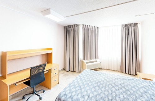 Bay Street Corridor Hotel | Chestnut Residence - Campus Accommodation