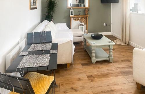 Camborne House | Chi Lowen