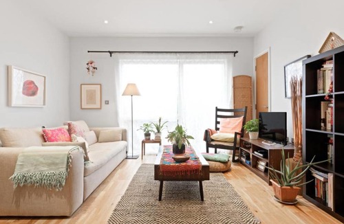 Newham Apartment | Chic 1 bed w/ balcony in East London 10min to tube