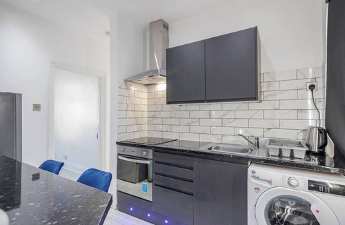 Tilbury Apartment | Chic 2-Bedroom Flat - Sleeps 5 - Central Tilbury
