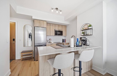Kitchener Apartment | Chic Condo | 1BR w/City View | Gym, Pool, Bowling