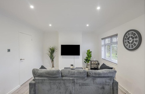 Chelmsford Apartment | Chic & Cosy 2 Bed Maisonette with Freeparking near Chelmsford City Centre