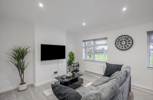 Chelmsford Apartment | Chic & Cosy 2 Bed Maisonette with Freeparking near Chelmsford City Centre