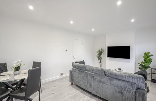 Chelmsford Apartment | Chic & Cosy 2 Bed Maisonette with Freeparking near Chelmsford City Centre