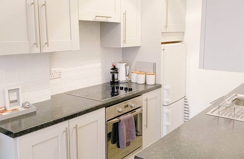 Longcroft Apartment | Chic flat close to Edinburgh, Airport, & Zoo