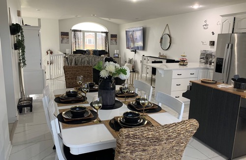 Tilbury House | Chic, oasis 5BR with in ground Pool Hot Tub, Magical Yard—Perfect for Any Stay