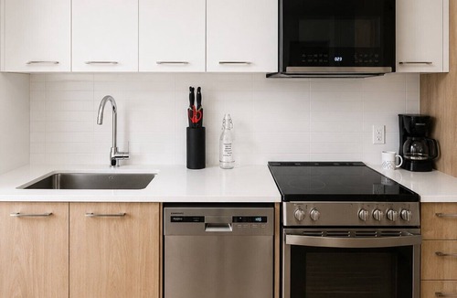 Sandy Hill Apartment | Chic Urban 1BR Apt with Balcony and Skyline Views