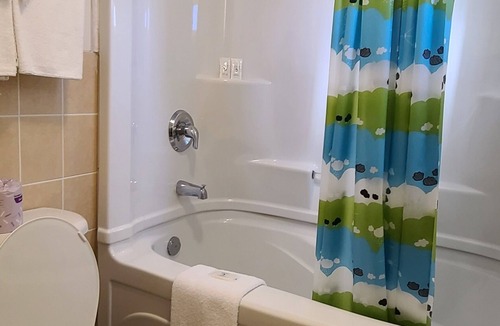 Niagara Falls Cabin | Choice Inn by the Falls