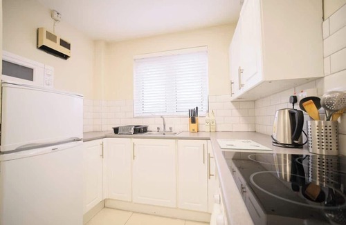 Londonderry House | City Centre Apartment Beside The City Walls