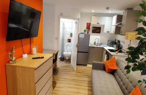 Doncaster Apartment | City Centre Apt with FREE PARKING