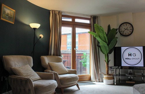 The Westside Apartment | City Centre Gem | Balcony, 2 Baths & Free Parking