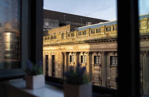 Kelvinbridge Apartment | CityView - Stunning 2 BR Apartment *Iconic Views*