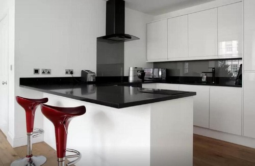 Old Town Apartment | Clamshell Land - Royal Mile