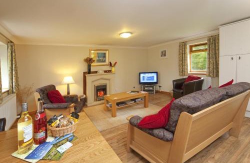 Lerags Villa | Clan Cottages Luxury Thatched Retreat near Oban