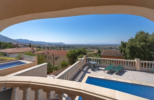 El Mas Isaac House | Classic Villa with sea-views, pool and garden