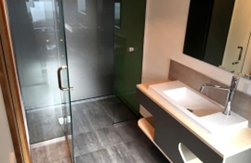 Paparoa National Park Cabin | Clean Modern Suite for Two Surrounded by Natural Beauty near Punakaiki, South Island