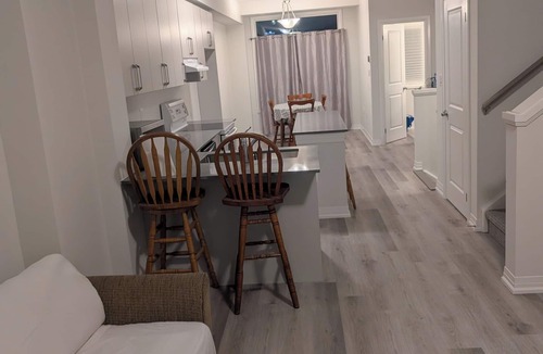 Cambridge House | Clean, spacious 3 bedroom townhouse. Family friendly, relaxing stay free Wifi.