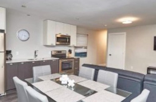 Niagara Falls House | CLIFTON WALK D1