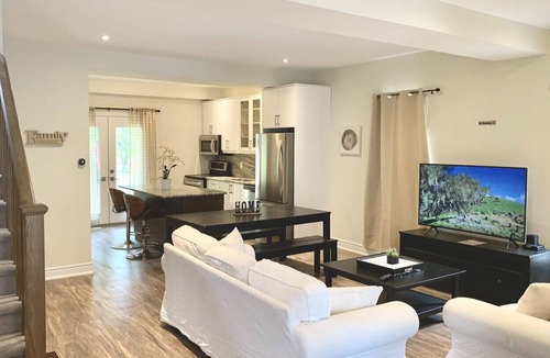 Niagara Falls Villa | CliftonHillLuxuryRetreat-4Brs/8Beds/WalkToFalls