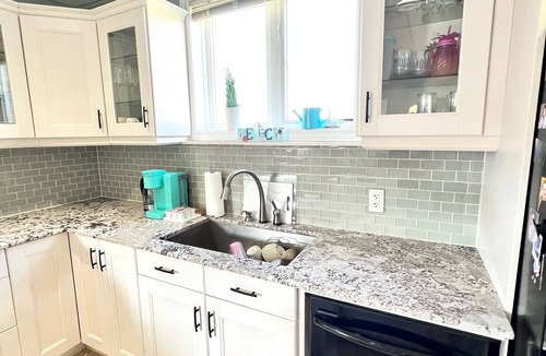 Sherkston Apartment | Close to beach SAUNA & Movie Room/Sherkston