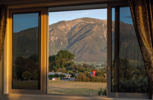 Kaikoura House | Close to Beach | Spacious | Outdoor Living - KK00379