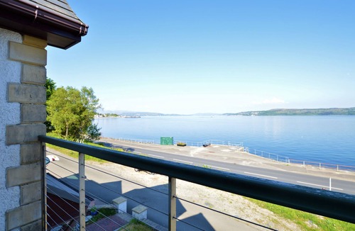 Innellan Villa | Clydeside Villa -A stunning villa in Dunoon overlooking the Firth of Clyde sleeps 10-Pet Friendly