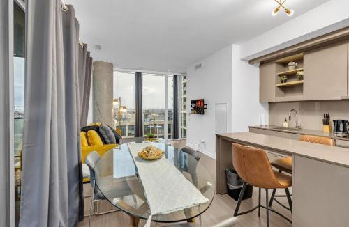 Downtown Toronto Apartment | CN Tower 2BR Downtown Suite - Sleeps 6