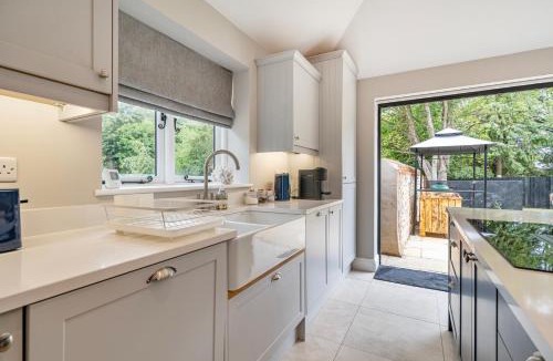 Bury St Edmunds House | Coach House with Hot Tub in Idyllic Bury St Edmunds