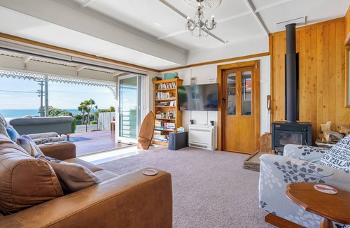 Riverton Cottage | Coastal Cottage in Riverton Rocks