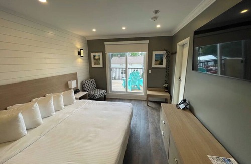 Grand Bend Hotel | Coastal Suites