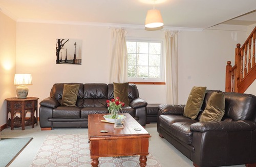 Strathpeffer Cabin | COBBLE STONES, family friendly, with a garden in Strathpeffer