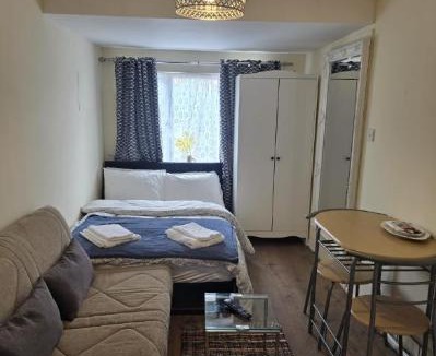 Calcot Apartment | Coccon studio flat