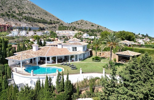 Benalmadena Costa Villa | Colina del Mar, un Magnífico Jardín con Piscina y Maravillosas Vistas