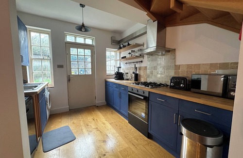 Burnt Oak House | Colindale Lush Stay 30 mins central London