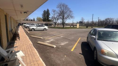 Chatham-Kent Hotel | Colonial Motel
