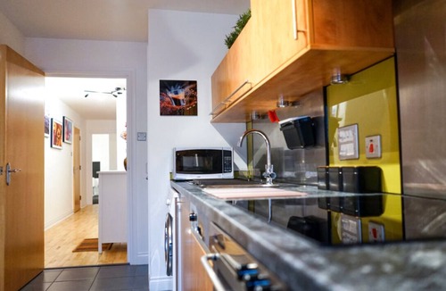Finnieston Apartment | Colorful and Contemporary Apartment Free Car Park