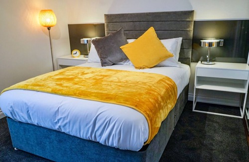 Finnieston Apartment | Colorful and Contemporary Apartment Free Car Park